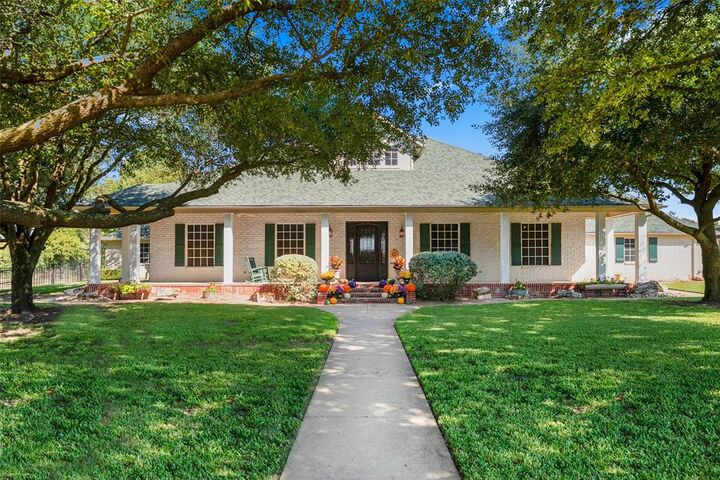 Property Photo: 4451 Shiloh Road TX 76065