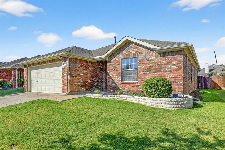 Property Photo: 2717 Enchanted Eve Drive TX 75068