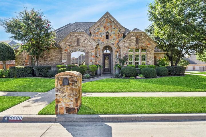 Property Photo: 8600 Foxwood Drive TX 76182