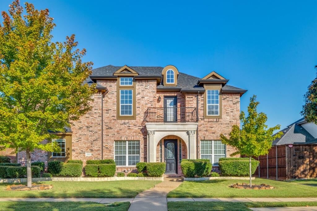 Property Photo: 1968 Crowbridge Drive TX 75033