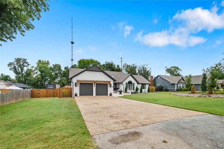 Property Photo: 1002 NW 9th Street AR 72712