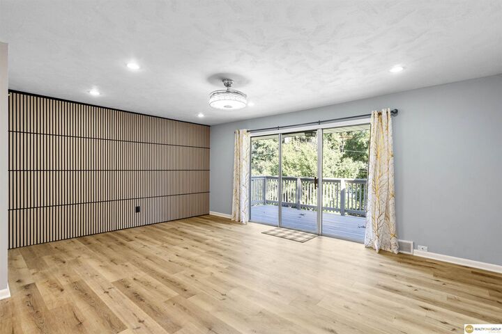 Property Photo: 5121 S 79 Avenue NE 68127