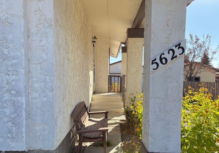 Property Photo: 5623 55 Avenue AB T4T 1H6