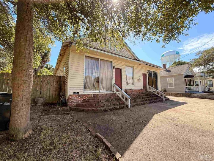 Property Photo: 115 W Wright St FL 32502