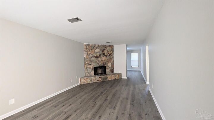 Property Photo: 9565 Sunnehanna Blvd FL 32514