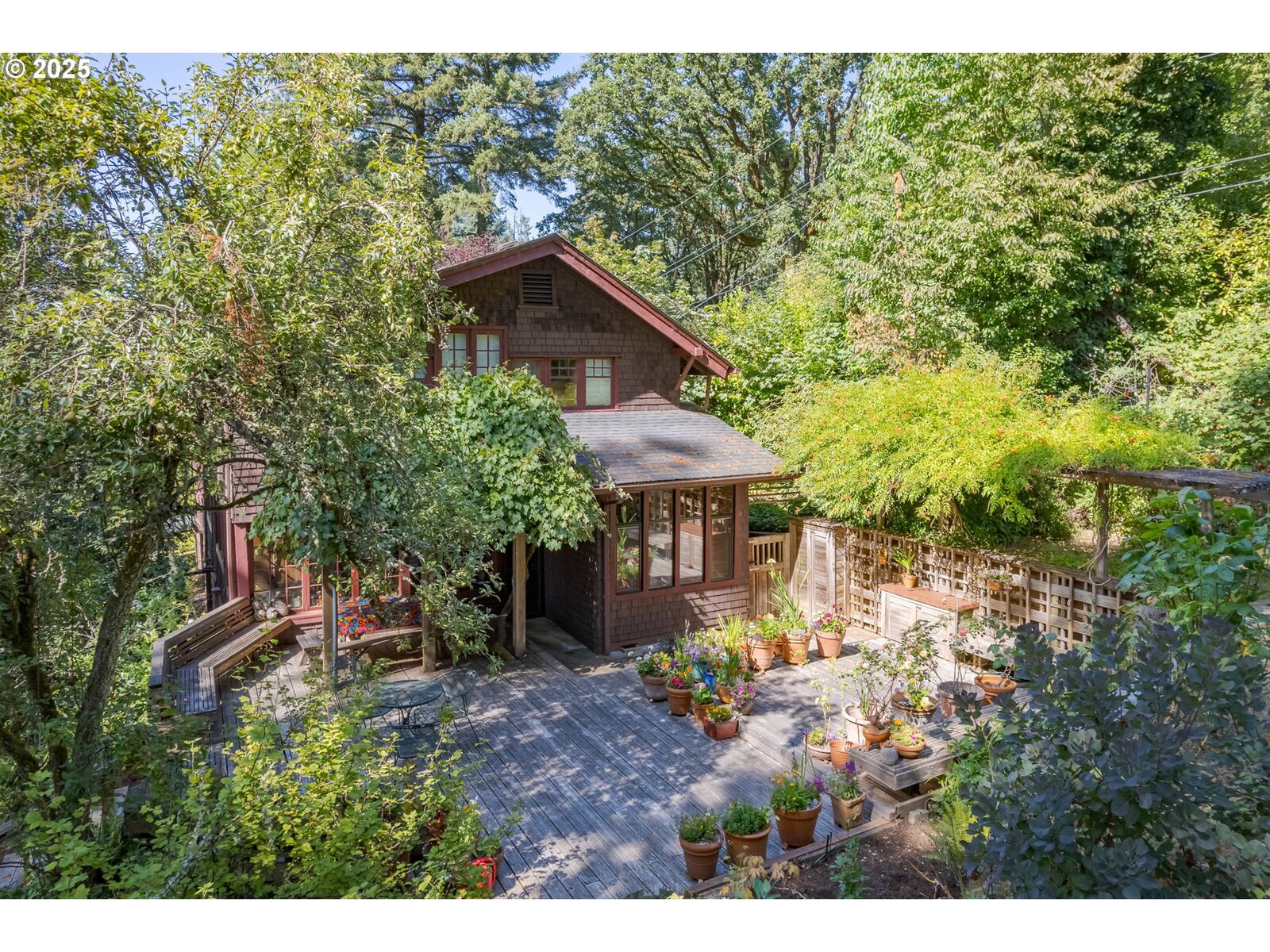 Property Photo: 2262 Birch Ln OR 97403