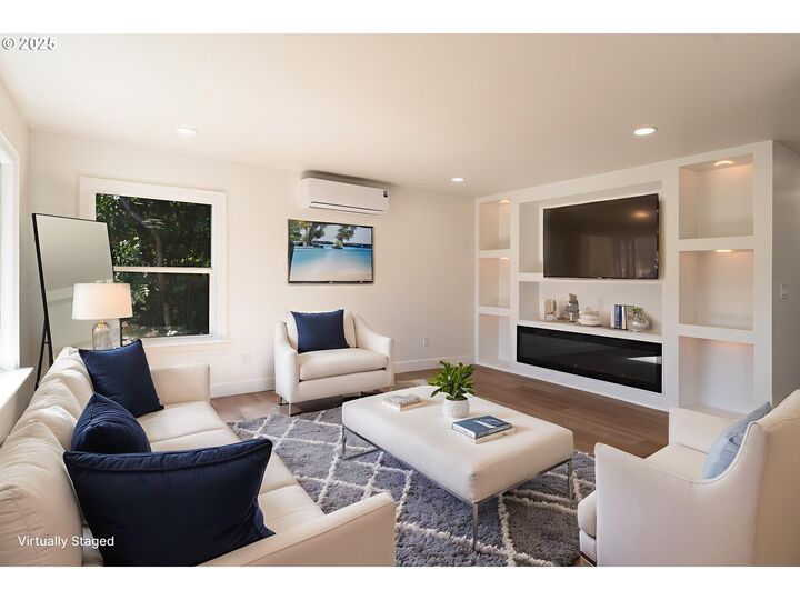 Property Photo:  6525 NE Prescott St  OR 97218 
