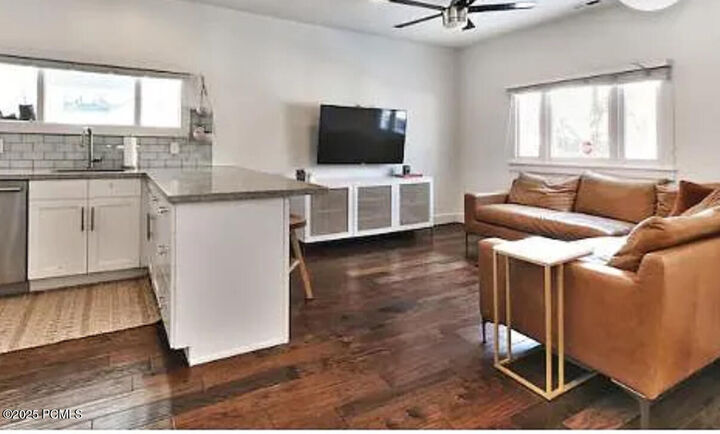 Property Photo: 1057 Woodside Avenue UT 84060