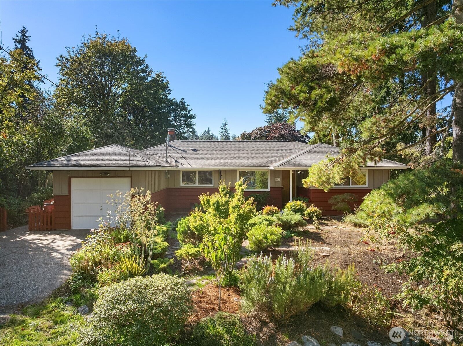 Property Photo: 561 N 166th Street WA 98133