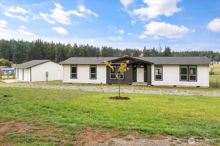 140 W Green Valley Road  Oak Harbor WA 98277 photo