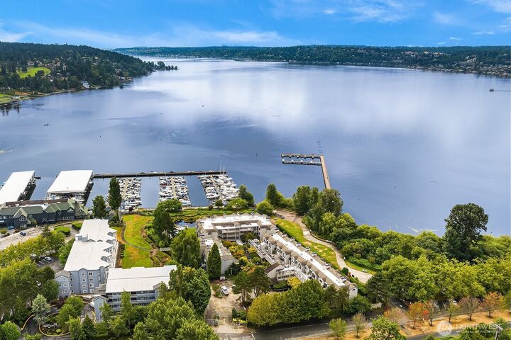 Property Photo: 6121 NE 175th Street C203 WA 98028
