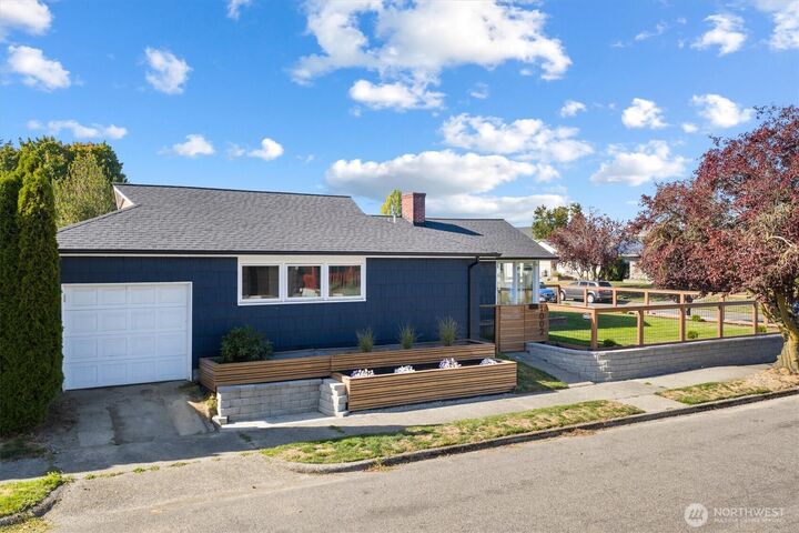 Property Photo:  1002 S 34th Street  WA 98418 