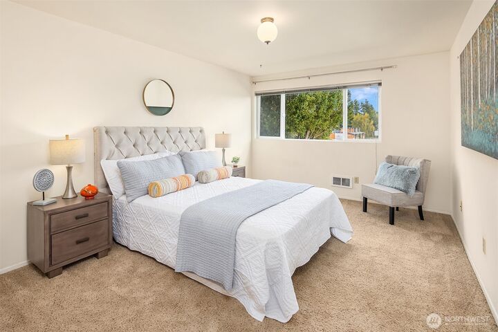 Property Photo:  7064  35th Avenue NE 13  WA 98115 