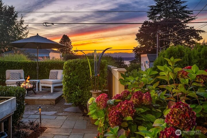 Property Photo: 217 9th Avenue S WA 98020