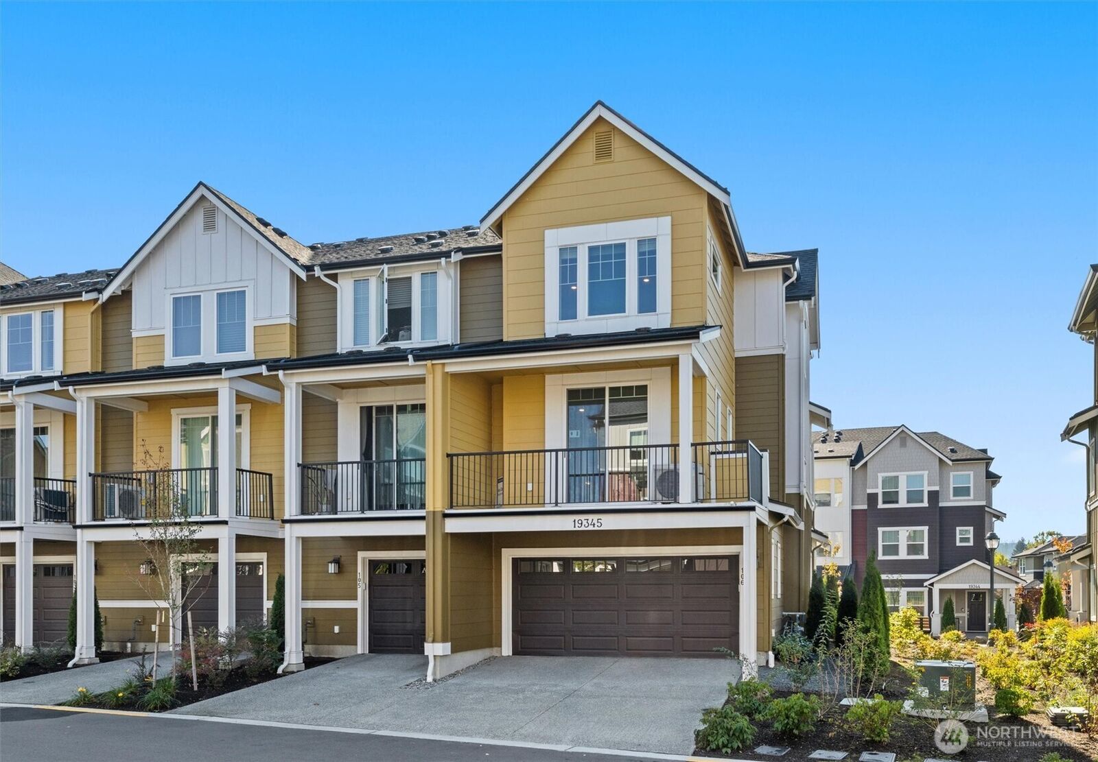 Property Photo: 19345 NE 69th Circle 106 WA 98052