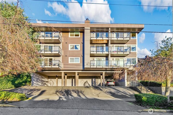 Property Photo: 2034 14th Avenue W 304 WA 98119