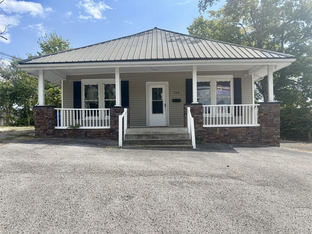 Property Photo:  208 Columbia Avenue  KY 42141 