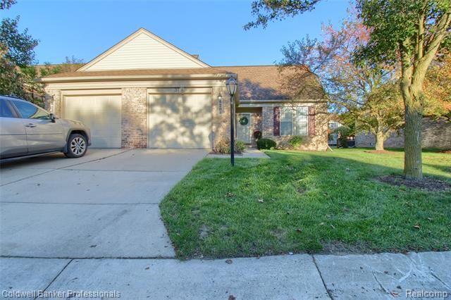 Property Photo: 4281 Hunters Circle W MI 48188