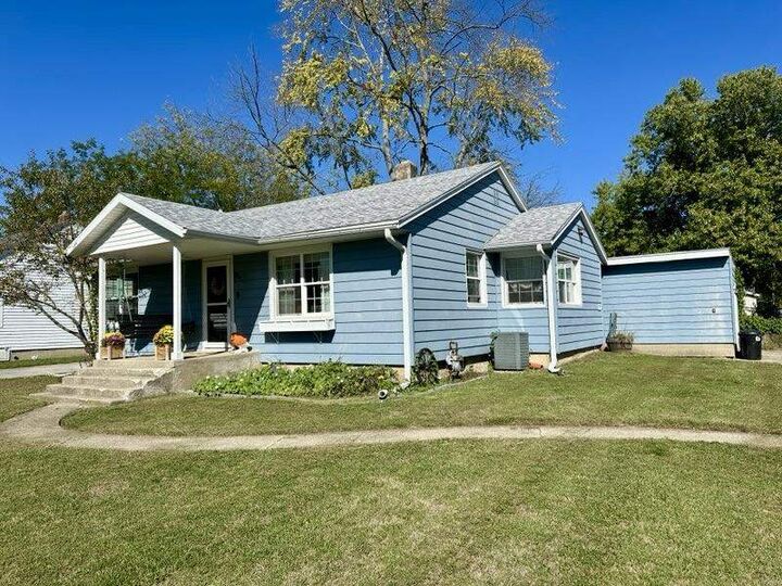 Property Photo:  214 E School  IN 47330 