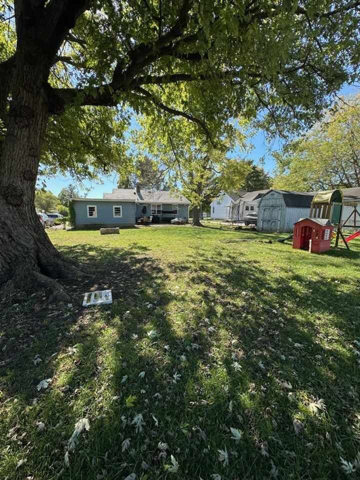 Property Photo:  214 E School  IN 47330 