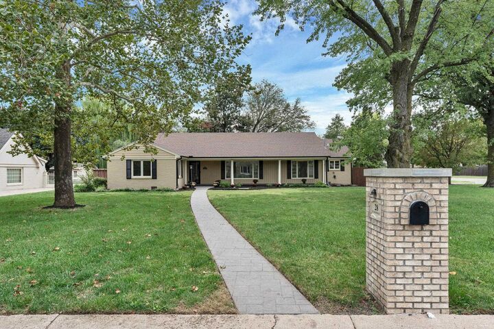 Property Photo: 28 S Colonial Ct KS 67207