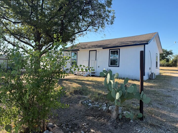 Property Photo: 1517 Culberson St TX 76903