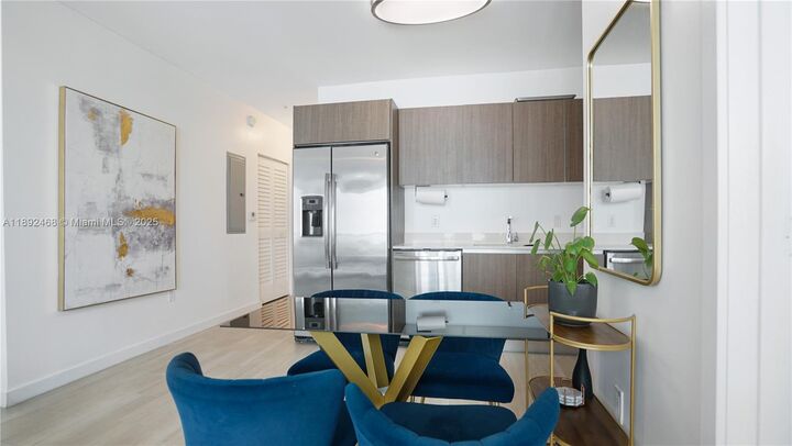 Property Photo: 1600 SW 1st Ave 810 FL 33129