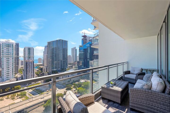 Property Photo:  92 SW 3rd St 3012  FL 33130 