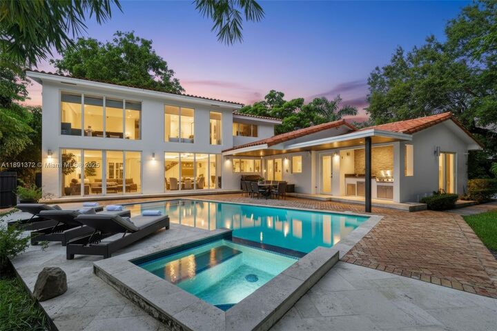 Property Photo: 575 Bay Point Rd FL 33137