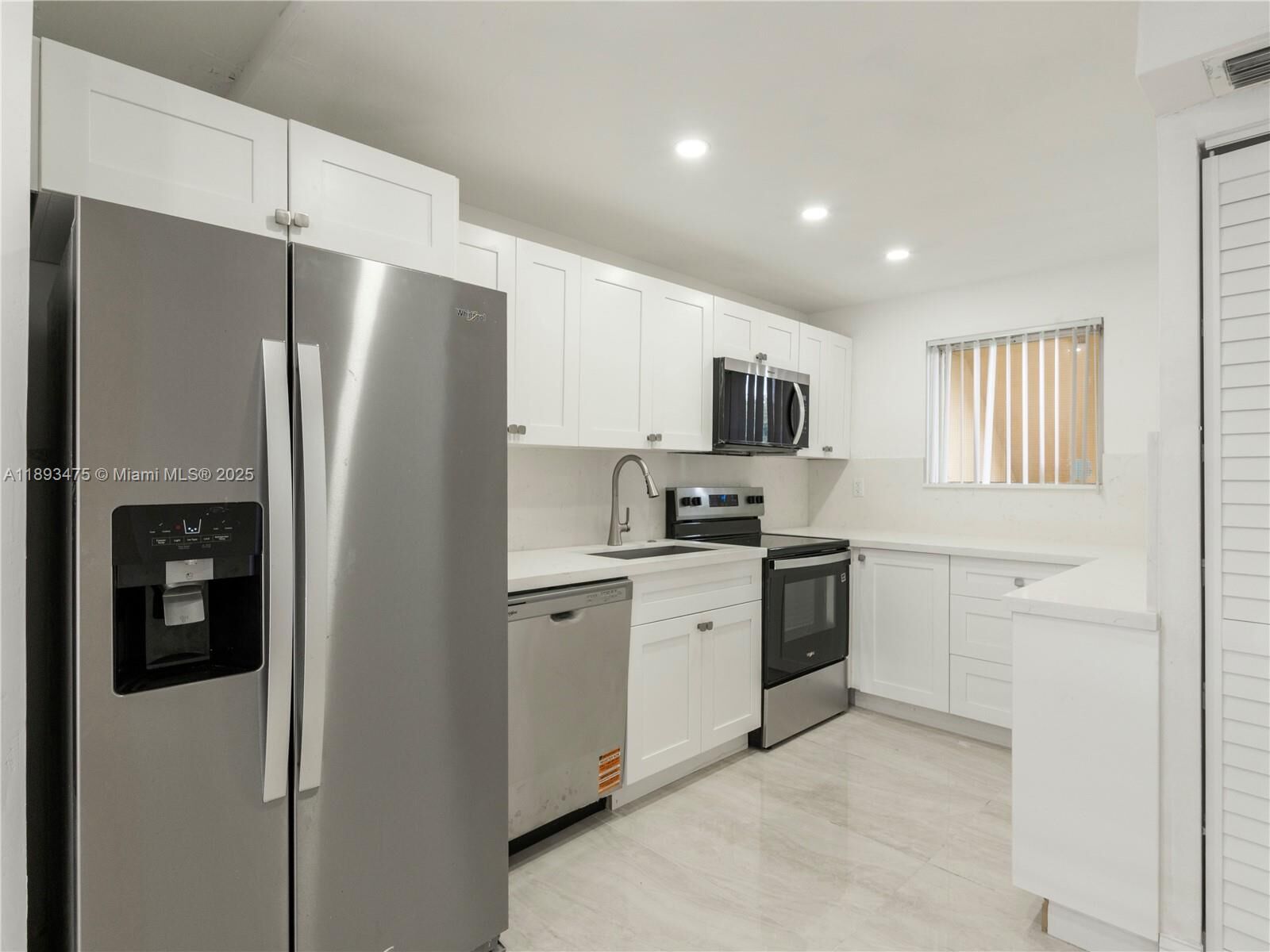 Property Photo: 3195 Foxcroft Rd F211 FL 33025