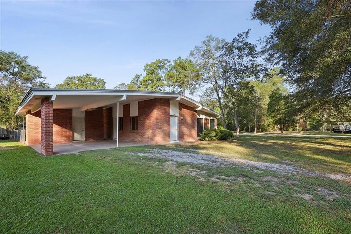 Property Photo: 220 Delores TX 77662