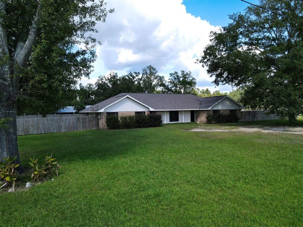 Property Photo: 345 Fred Lutz Road LA 70669