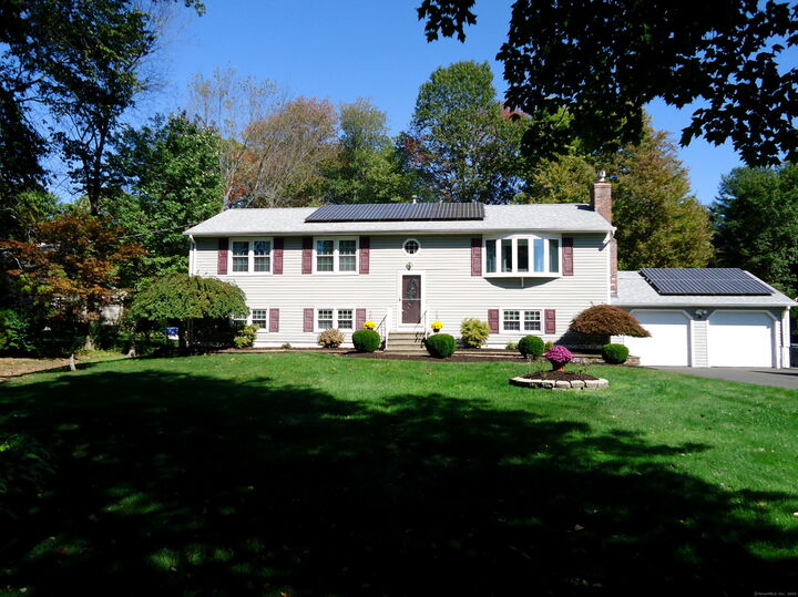 Property Photo: 20 Fawn Ridge Drive CT 06473
