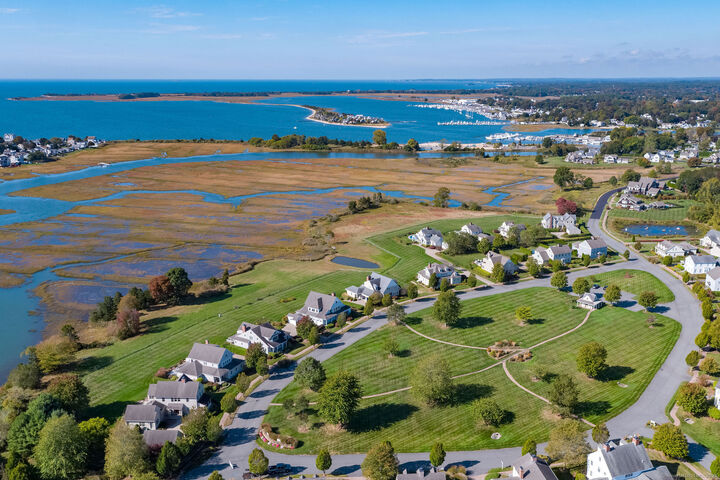 Property Photo:  7 Osprey Commons South  CT 06413 