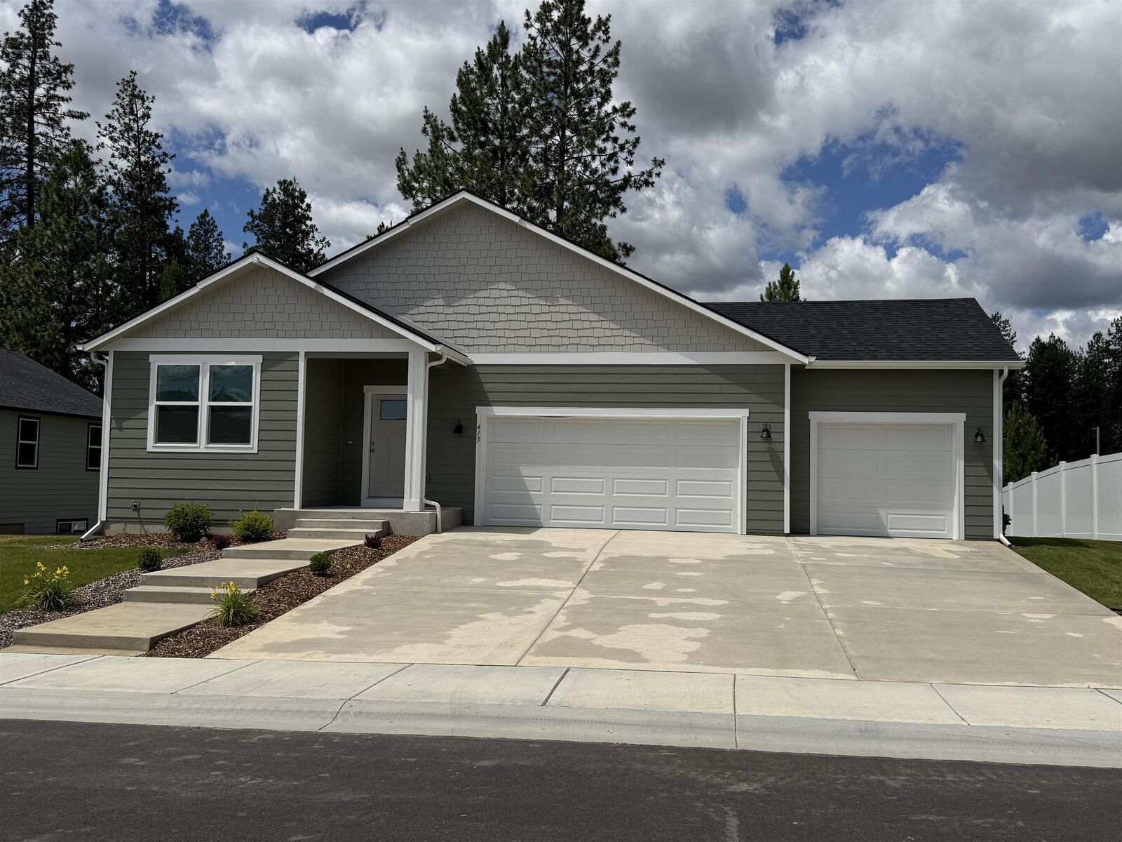 Property Photo: 415 N Arcadia Ave WA 99006