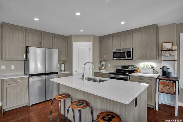 Property Photo: 251 Underhill Way SK S7V 0M9