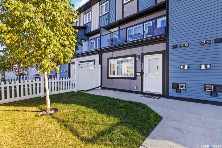 Property Photo:  250 Akhtar Bend 254  SK S7W 0W4 