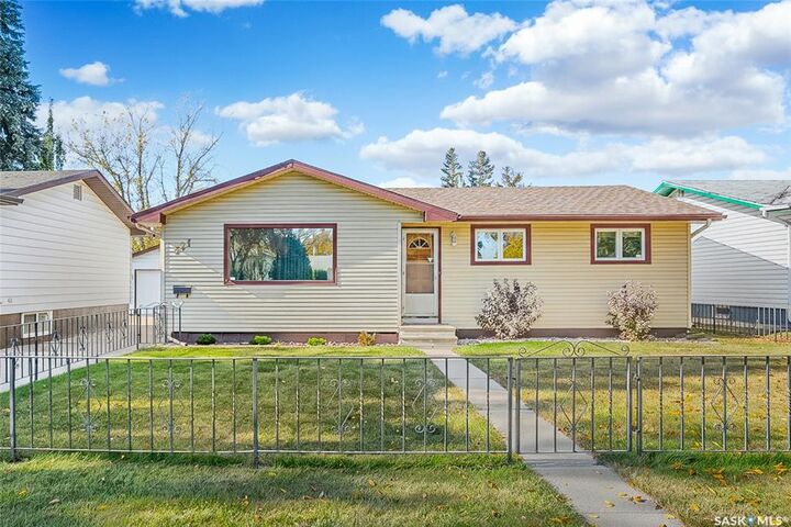 421 Winnipeg Avenue S  Saskatoon SK S7M 3M6 photo