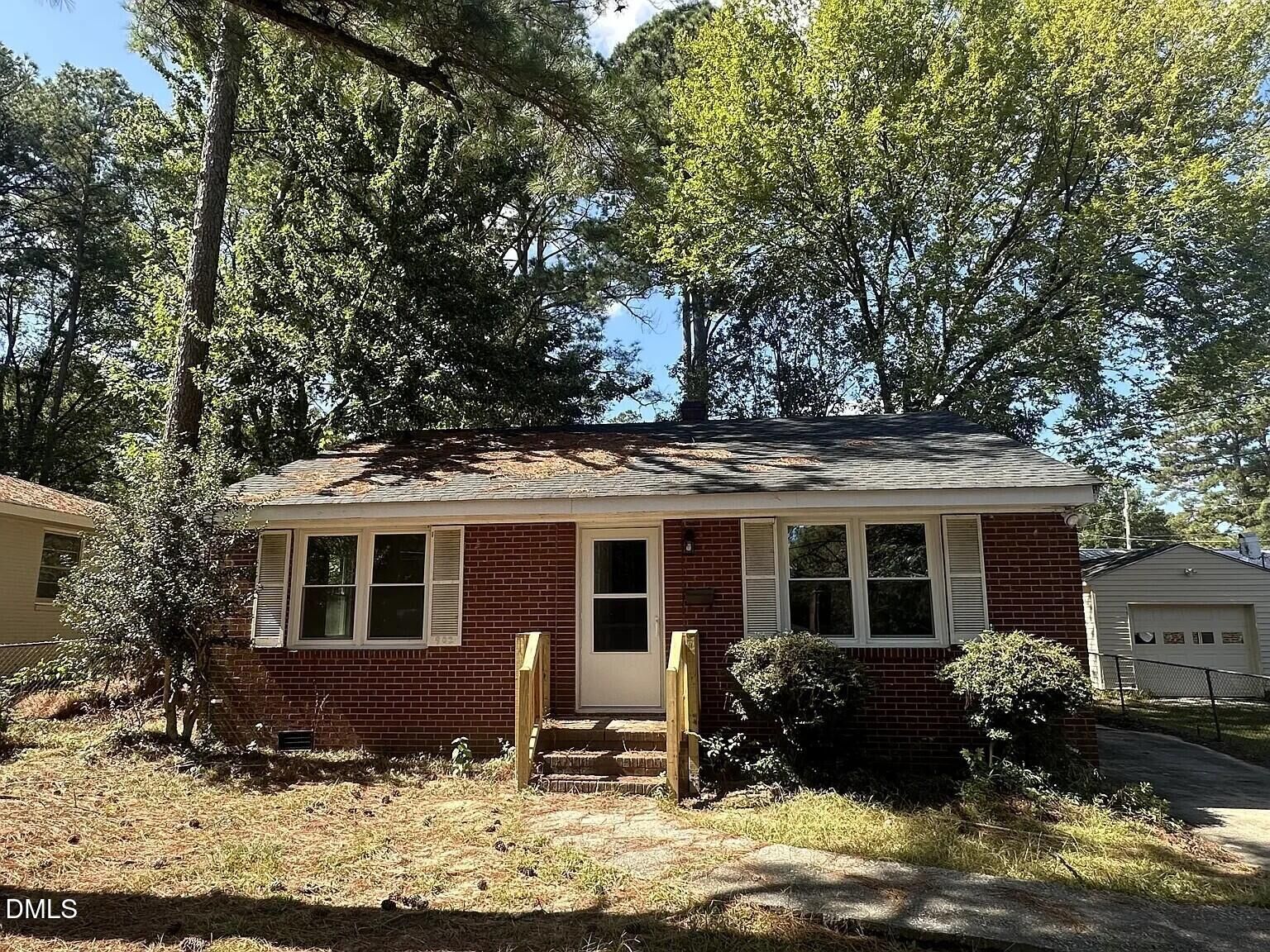 Property Photo: 902 Meadow Street S NC 27893