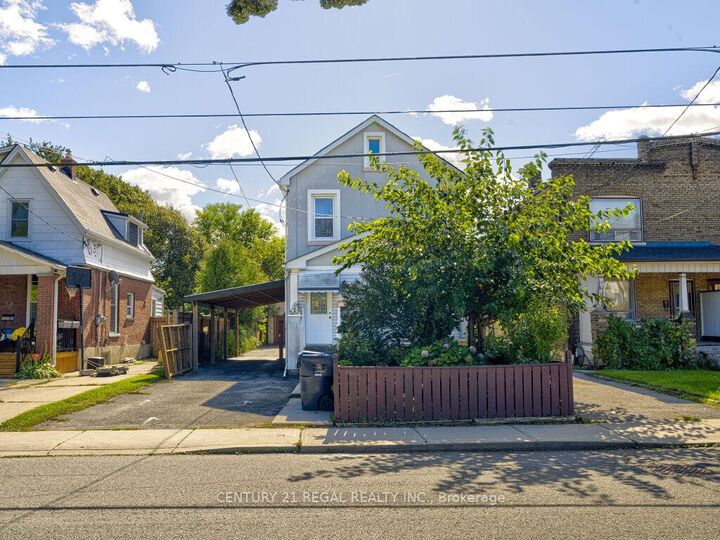 Photo de la propriété: 11 Midburn Avenue ON M4C 2C8
