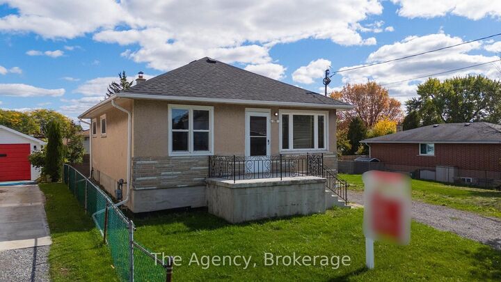 Property Photo: 118 Morton Street ON L2V 1C5