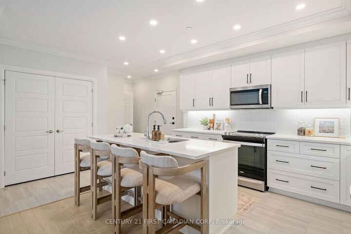 Property Photo: 1560 Upper West Avenue 306 ON N6K 0M4