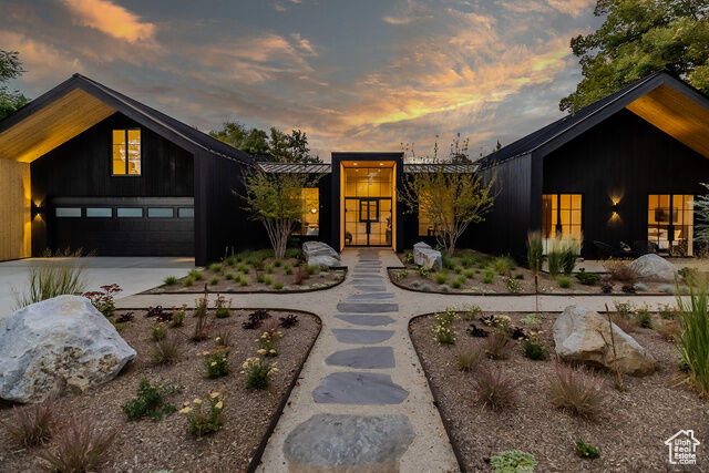 Property Photo: 2105 E Fardown Ave UT 84121