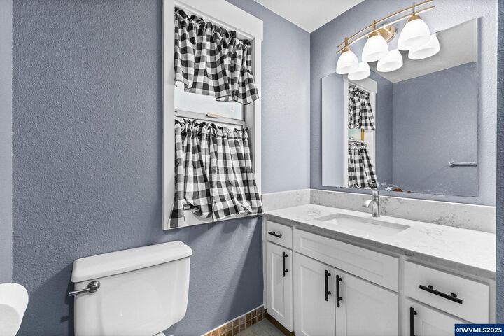 Property Photo: 5219 Spring Leaf Ct N OR 97303