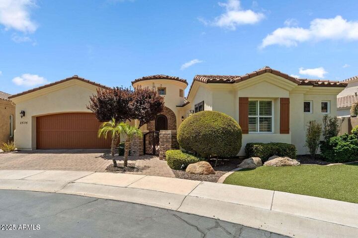 Property Photo: 1535 W Winter Drive AZ 85021