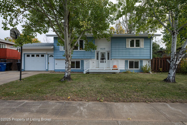 Property Photo: 625 8th Street E ND 58601