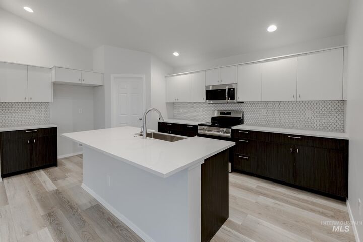 Property Photo: 344 N Cranesbill Ave ID 83634