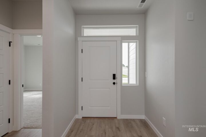 Property Photo: 1211 W Cub River Dr ID 83642