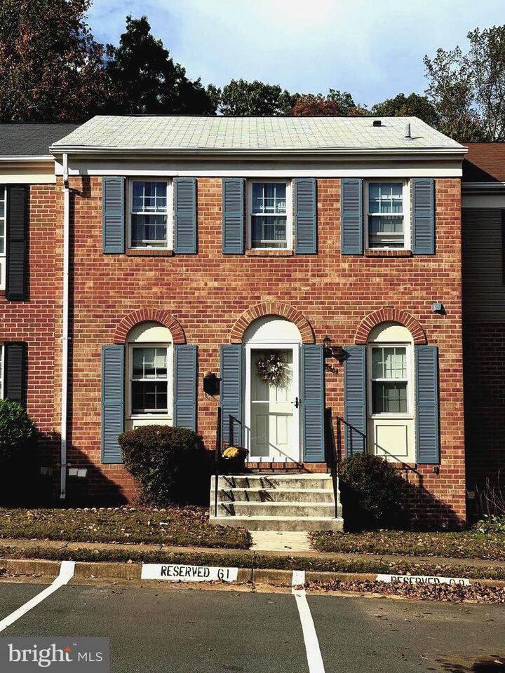 Property Photo: 5504 Winford Court VA 22032