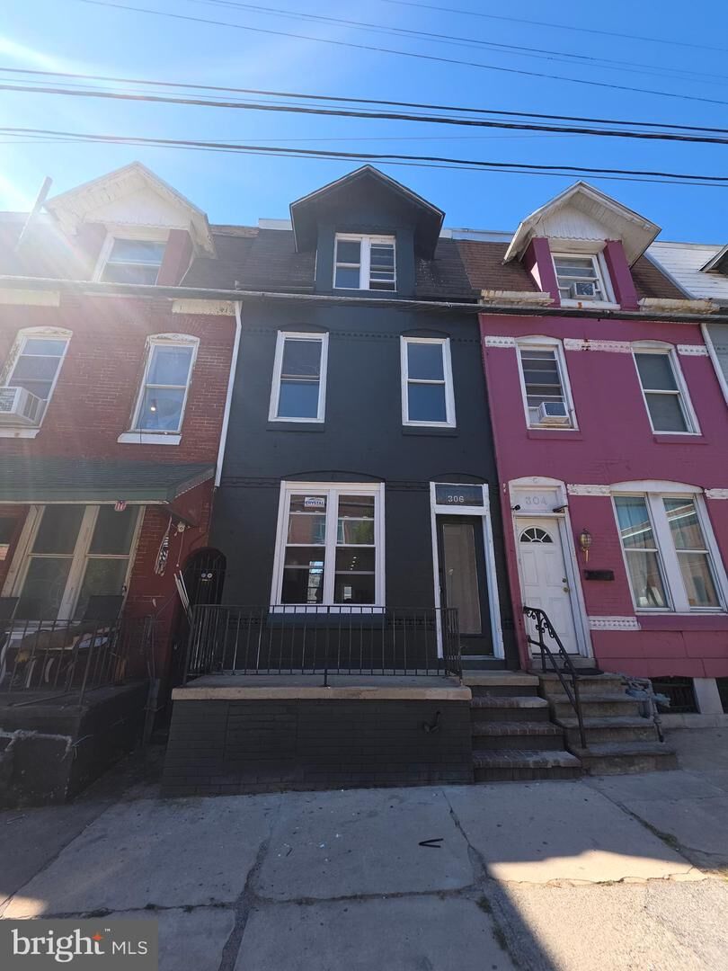 Property Photo: 306 S 10th Street PA 19602